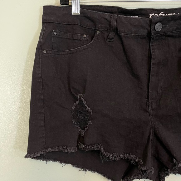REFUGE By CHARLOTTE RUSSE Short Womens 20 Hi Rise Cheeky Distressed Black NWT - Picture 4 of 8